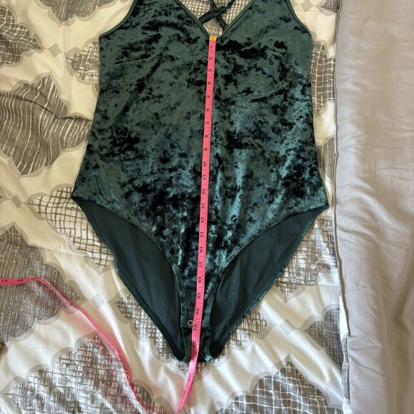 Forever 21 Size 1x Green Velvet Sleeveless Bodysuit - Picture 8 of 11